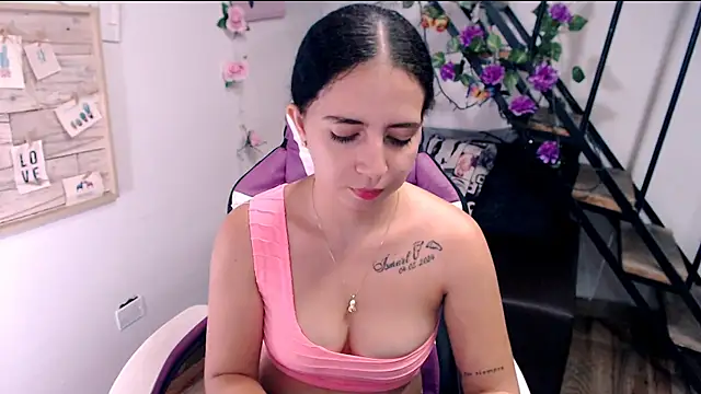 samantha baby  online show from May 15, 2026, 6:17 pm