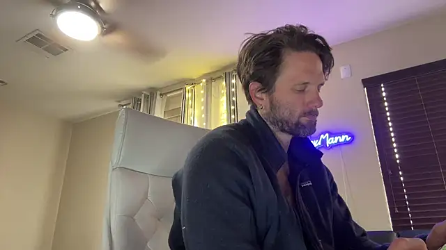 Snapshot of alexmannd chatting on October 31, 2025, 4:47 pm alexmannd online show from October 31, 2025, 4:47 pm