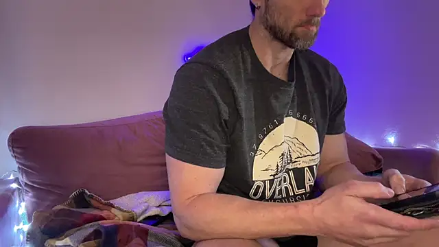 Snapshot of alexmannd chatting on November 9, 2025, 4:33 pm alexmannd online show from November 9, 2025, 4:33 pm