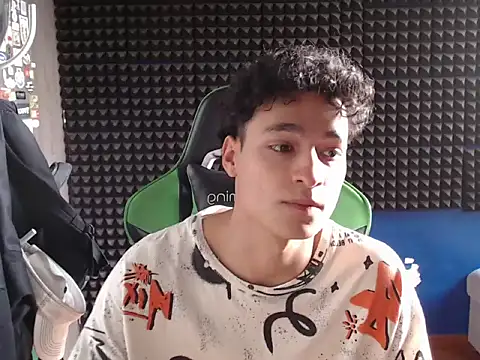 Curly Angel24 online show from April 20, 2026, 1:13 pm