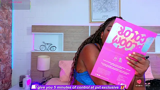 Snapshot of KAROL-SCOTT chatting on May 5, 2026, 8:01 pm KAROL-SCOTT online show from May 5, 2026, 8:01 pm