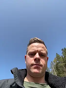 Snapshot of Danii0790 chatting on March 7, 2026, 10:32 am Danii0790 online show from March 7, 2026, 10:32 am