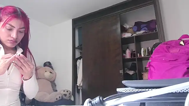 Snapshot of ari_sexy1 chatting on December 3, 2025, 5:45 pm ari sexy1 online show from December 3, 2025, 5:45 pm