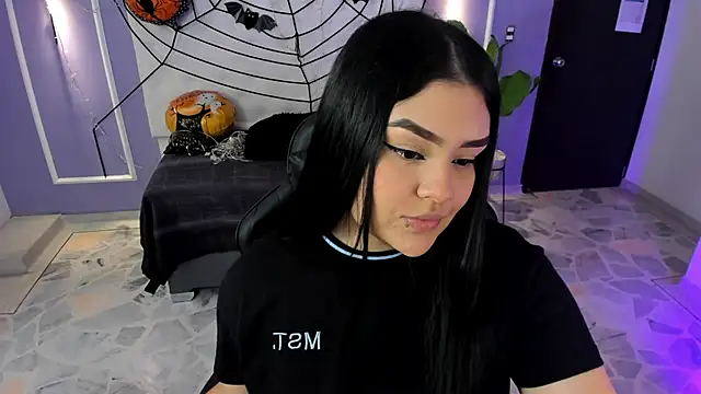 martinasaez online show from October 22, 2025, 8:08 pm