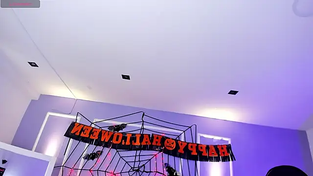 martinasaez online show from October 31, 2025, 8:49 pm