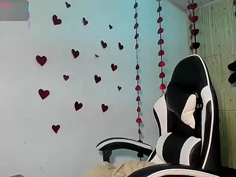 Charis 21 online show from February 17, 2026, 8:06 pm