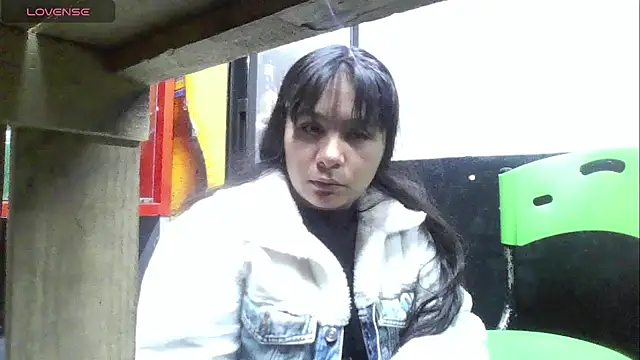 Snapshot of Charis_21 chatting on September 20, 2025, 11:54 pm Charis 21 online show from September 20, 2025, 11:54 pm