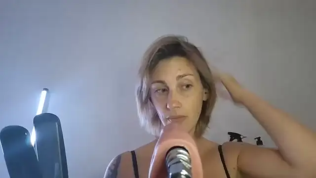 Liza Rosa online show from October 9, 2025, 2:06 pm