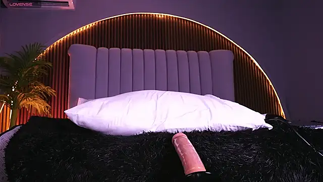 Victoriaxx  online show from December 15, 2025, 11:20 pm