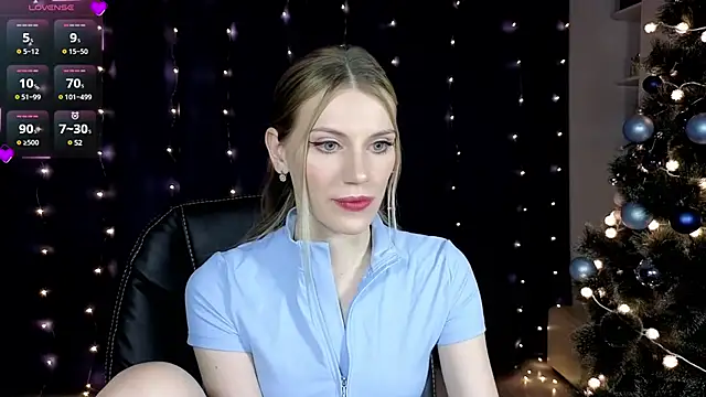 Snapshot of Lilianna_Just chatting on December 9, 2024, 5:41 pm Lilianna Just online show from December 9, 2024, 5:41 pm