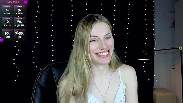 Snapshot of Lilianna_Just chatting on March 6, 2025, 4:17 pm Lilianna Just online show from March 6, 2025, 4:17 pm