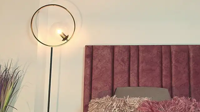 NoraDasilva online show from October 7, 2025, 12:33 am