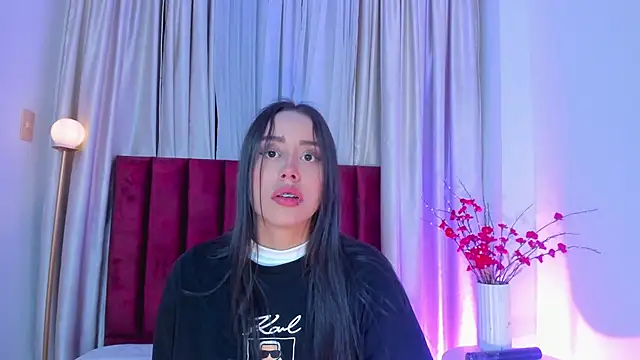 NoraDasilva online show from September 20, 2025, 5:51 pm