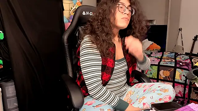 ShinyCherub online show from November 30, 2025, 6:36 am