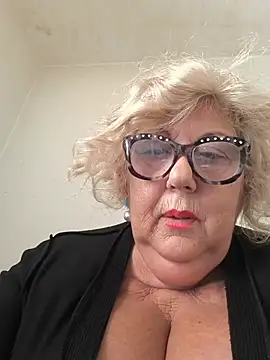 Snapshot of Merilulla chatting on May 17, 2026, 3:01 pm Merilulla online show from May 17, 2026, 3:01 pm