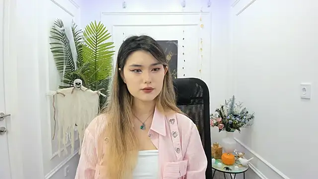 AnneTLi online show from October 16, 2025, 3:15 am