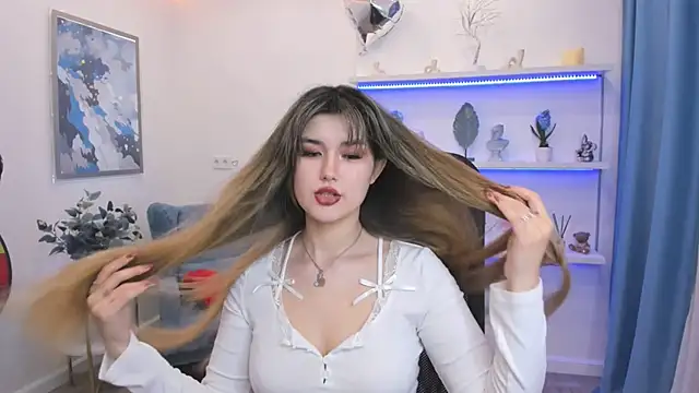 AnneTLi online show from May 9, 2026, 3:21 am