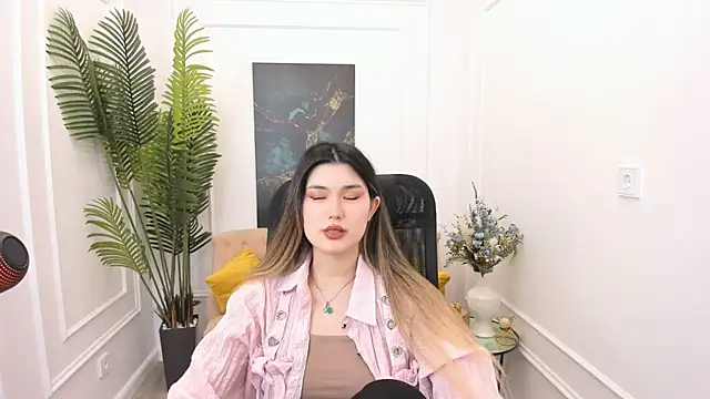 AnneTLi online show from January 18, 2026, 3:21 am