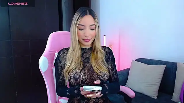 Snapshot of im_grecia chatting on February 4, 2026, 9:32 pm im grecia online show from February 4, 2026, 9:32 pm