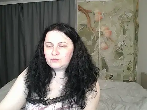 Snapshot of Lillian2 chatting on June 7, 2026, 7:19 pm Lillian2 online show from June 7, 2026, 7:19 pm