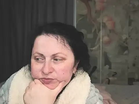 Snapshot of Lillian2 chatting on June 14, 2026, 2:29 pm Lillian2 online show from June 14, 2026, 2:29 pm