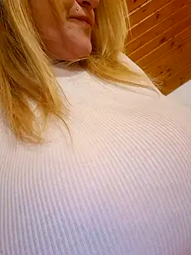 Snapshot of Isabellaa04 chatting on March 19, 2025, 7:17 pm Isabellaa04 online show from March 19, 2025, 7:17 pm