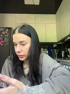 Queen of pain online show from May 26, 2026, 6:33 am