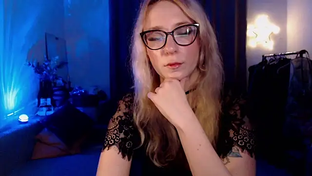 welliza online show from October 28, 2025, 1:39 am