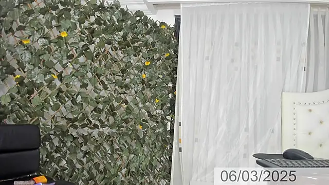 Snapshot of BunnyHotsx chatting on March 6, 2025, 9:42 pm BunnyHotsx online show from March 6, 2025, 9:42 pm