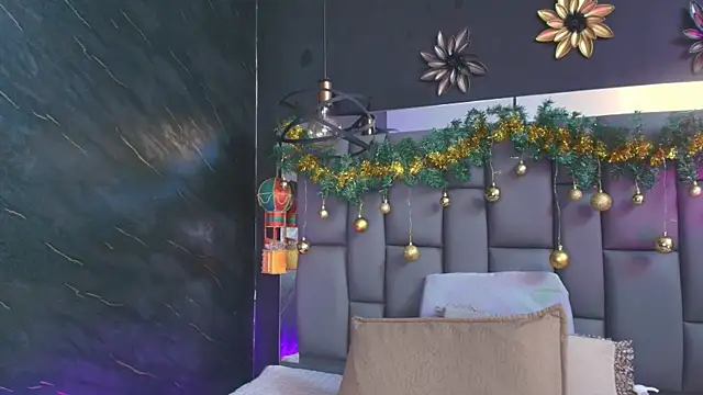  MiaBrown  online show from December 22, 2025, 12:05 pm