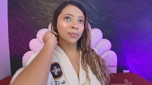  MiaBrown  online show from April 22, 2026, 12:12 pm