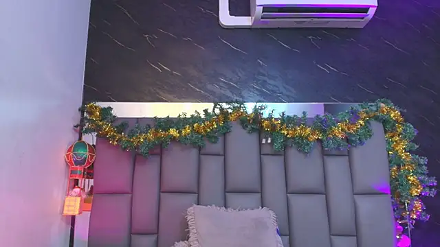  MiaBrown  online show from December 4, 2025, 12:04 pm