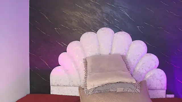  MiaBrown  online show from April 4, 2026, 12:12 pm