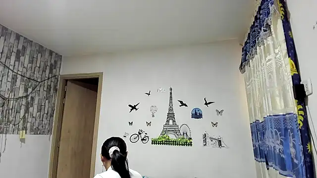 Snapshot of carlos_and_diana chatting on October 29, 2025, 5:01 pm carlos and diana online show from October 29, 2025, 5:01 pm