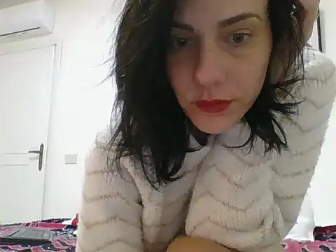 Snapshot of Emyly83 chatting on December 8, 2024, 8:15 pm Emyly83 online show from December 8, 2024, 8:15 pm