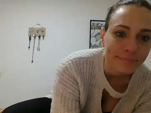 Snapshot of Emyly83 chatting on December 1, 2024, 5:29 pm Emyly83 online show from December 1, 2024, 5:29 pm