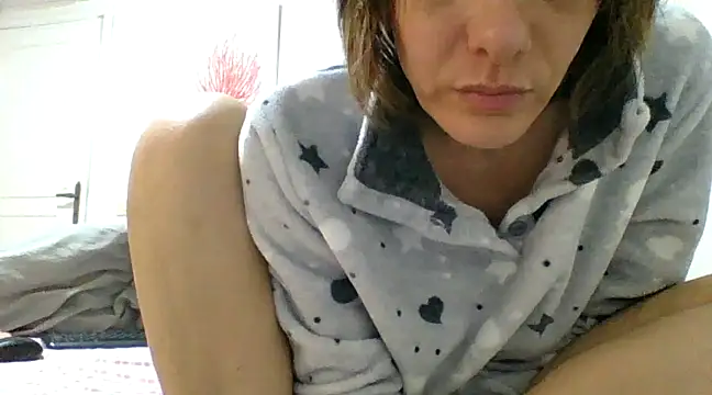 Snapshot of Emyly83 chatting on March 9, 2025, 10:08 pm Emyly83 online show from March 9, 2025, 10:08 pm