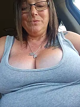 angelbaby1998 online show from April 16, 2026, 9:39 pm