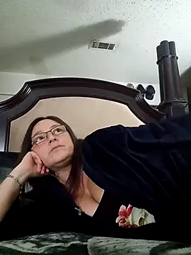 angelbaby1998 online show from December 14, 2025, 2:51 am