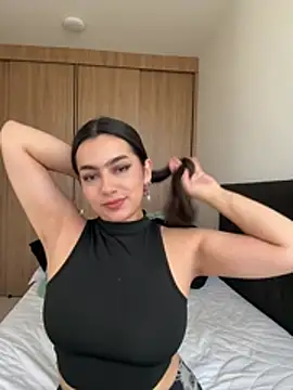 Nicollemays online show from April 22, 2026, 1:07 pm