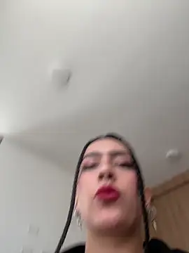 Nicollemays online show from May 5, 2026, 1:14 pm