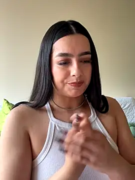 Nicollemays online show from October 8, 2025, 2:18 pm