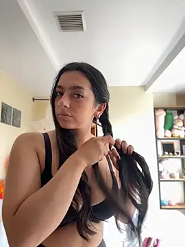 Nicollemays online show from October 22, 2025, 2:16 pm