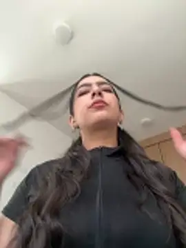 Nicollemays online show from April 27, 2026, 1:09 pm