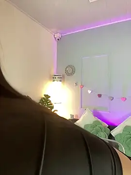 Nicollemays online show from March 13, 2025, 3:17 pm