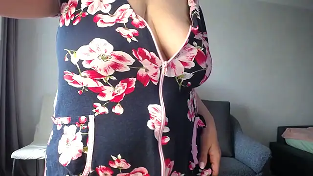 Snapshot of DonnaMagdalena chatting on June 15, 2026, 10:48 am DonnaMagdalena online show from June 15, 2026, 10:48 am