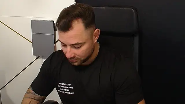 Snapshot of DuncanStone chatting on October 18, 2025, 4:58 am DuncanStone online show from October 18, 2025, 4:58 am