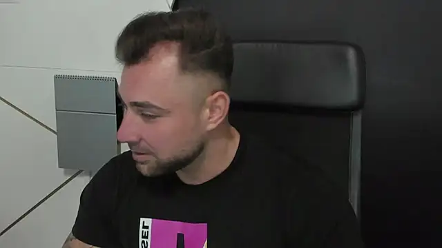 Snapshot of DuncanStone chatting on March 7, 2025, 12:12 pm DuncanStone online show from March 7, 2025, 12:12 pm