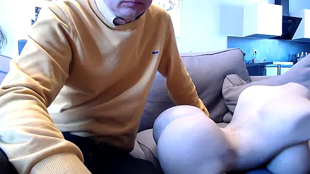 freddy0222222 online show from April 15, 2026, 11:05 am