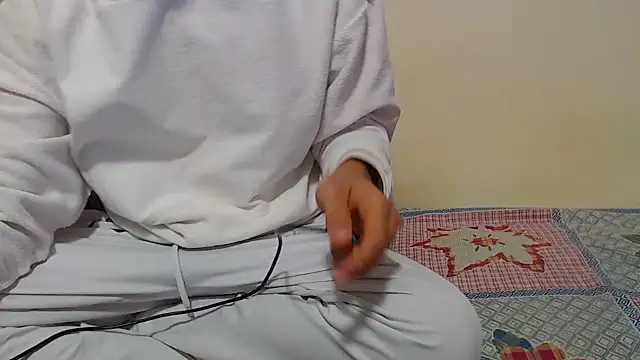 Snapshot of Alexdelarge323 chatting on February 18, 2025, 9:43 am Alexdelarge323 online show from February 18, 2025, 9:43 am